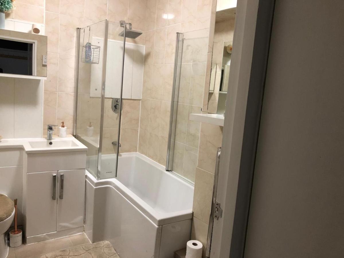Entire Flat Very Comfortable 1 Bedroom London Exterior foto